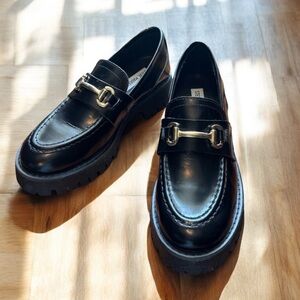 Steve Madden Lando Black Loafers platform with Gold Buckle